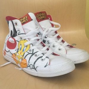 Looney Toons Chuck Taylor’s. Barely worn.